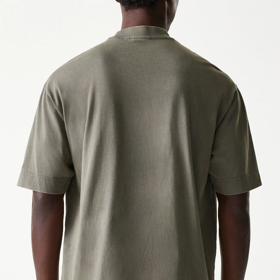 The Male model is wearing LA Lakers NBA Washed Grey Box T-Shirt 7