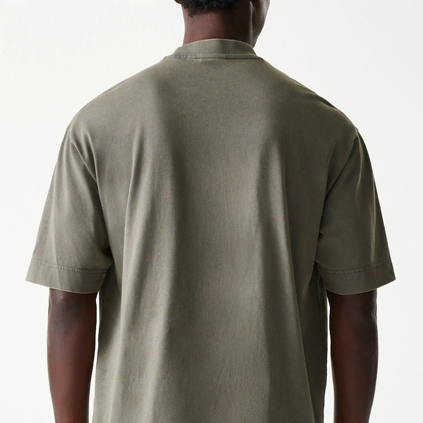 The Male model is wearing LA Lakers NBA Washed Grey Box T-Shirt 7