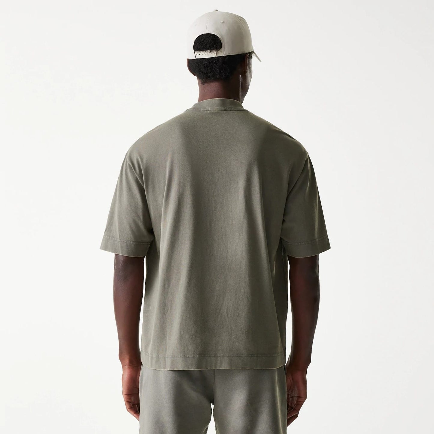 The Male model is wearing LA Lakers NBA Washed Grey Box T-Shirt 2