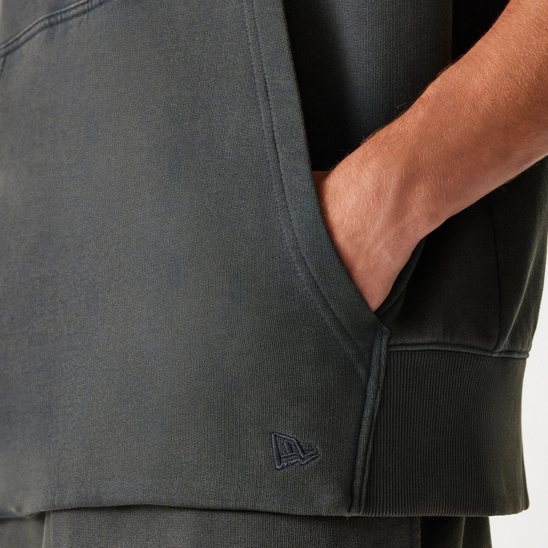 The Male model is wearing Chicago Bulls NBA Washed Grey Sleeveless Hoodie 6