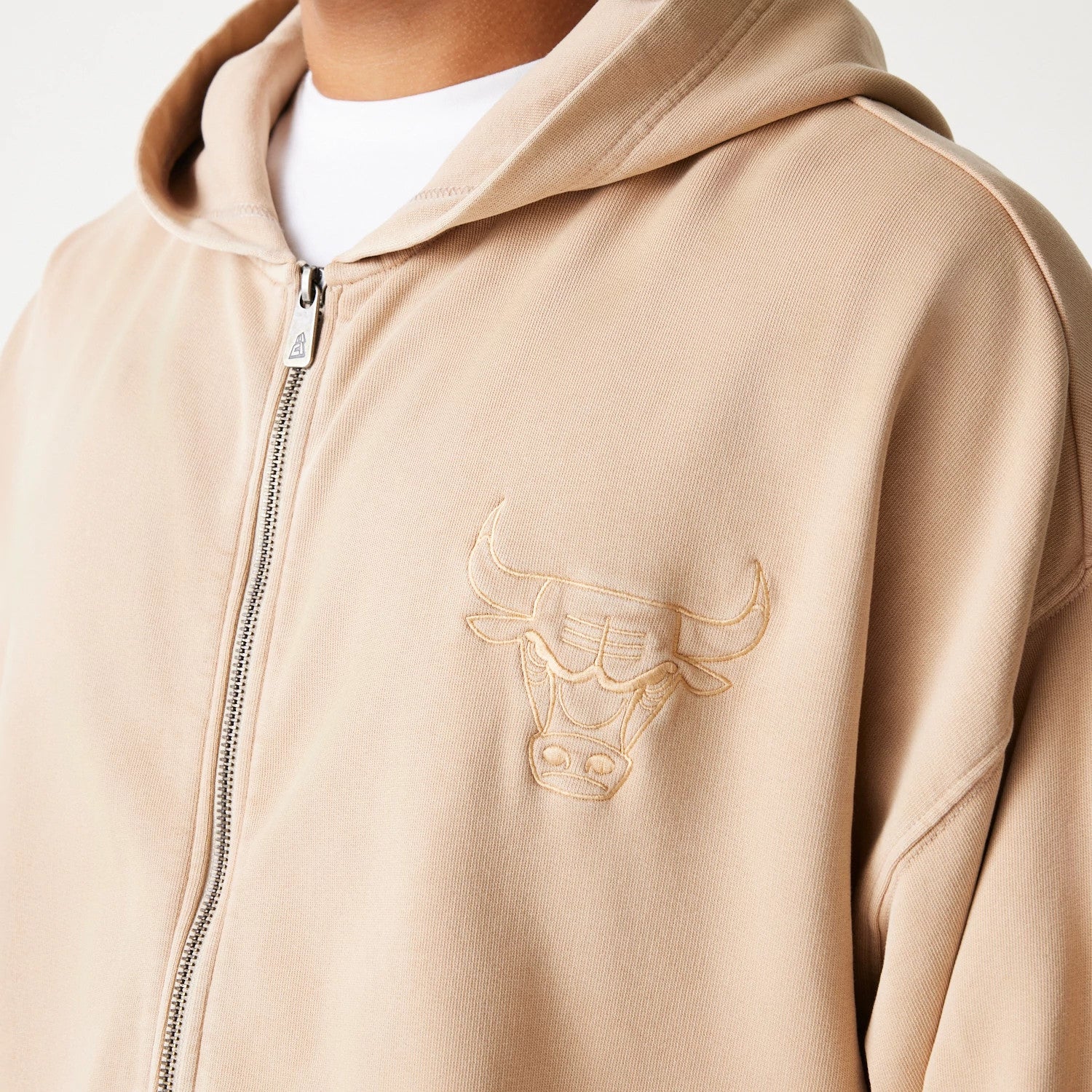 The Male model is wearing Chicago Bulls NBA Washed Beige Full Zip Hoodie 4