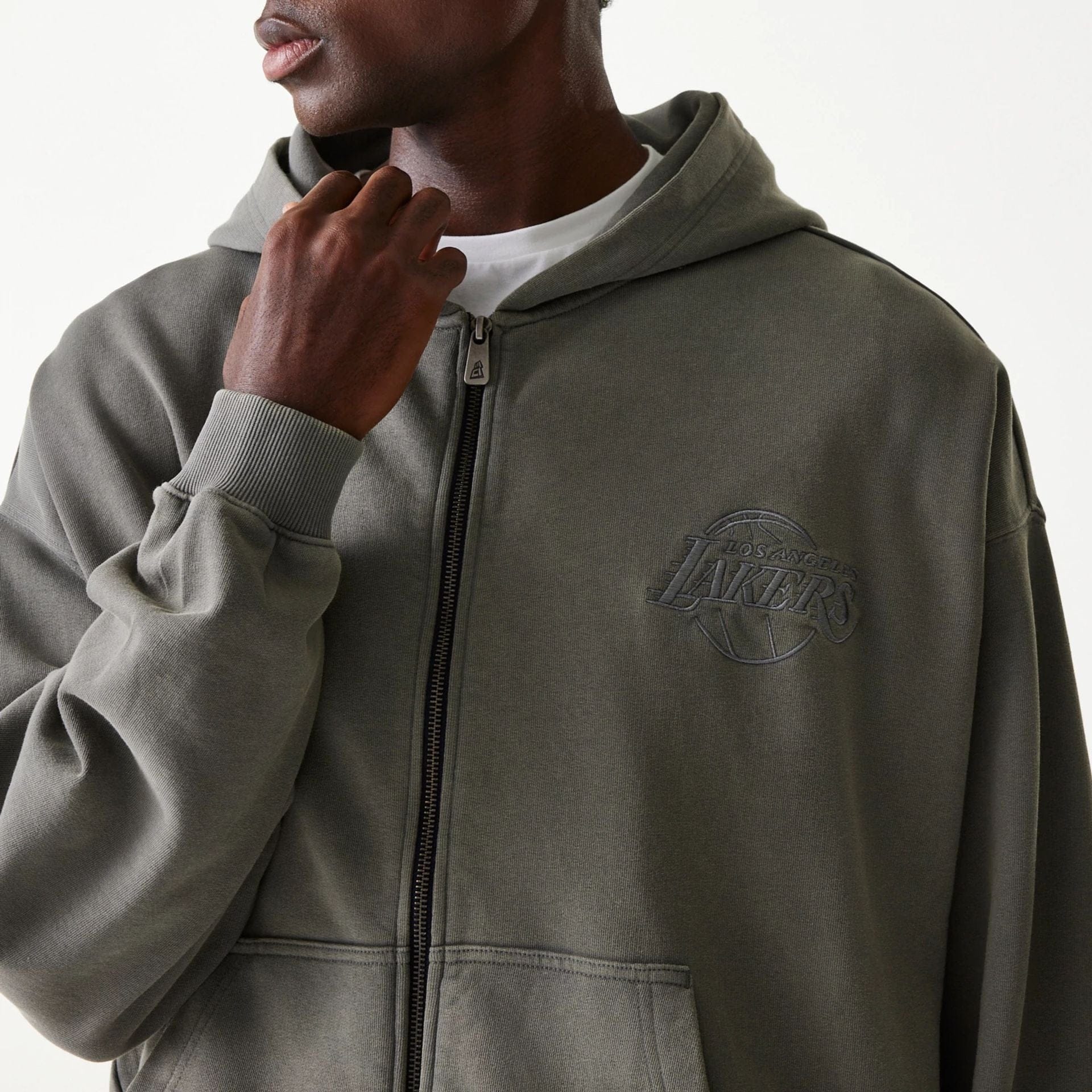 The Male model is wearing LA Lakers NBA Washed Grey Full Zip Hoodie 4