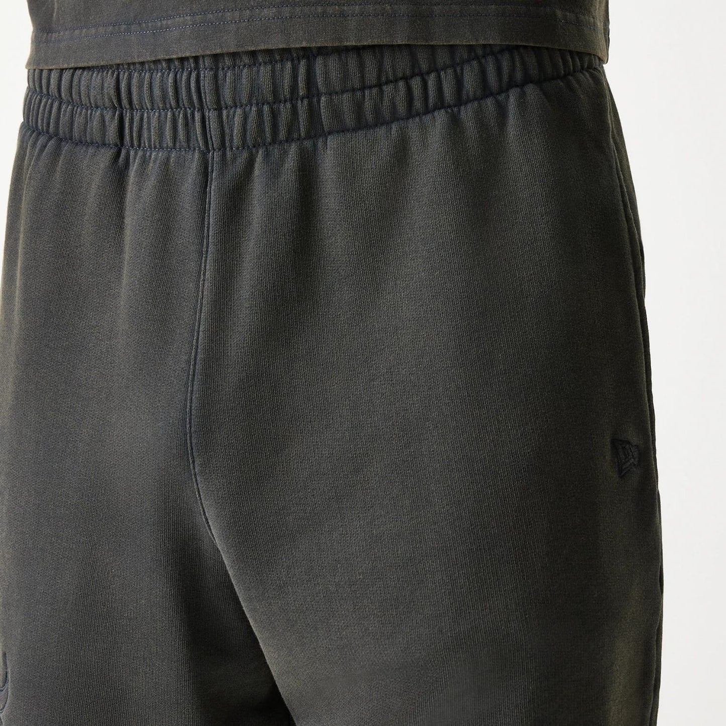 The Male model is wearing Chicago Bulls NBA Washed Grey Shorts 5
