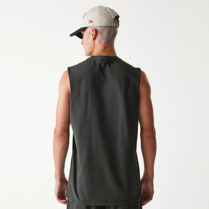 The Male model is wearing Chicago Bulls NBA Washed Grey Sleeveless T-Shirt 2
