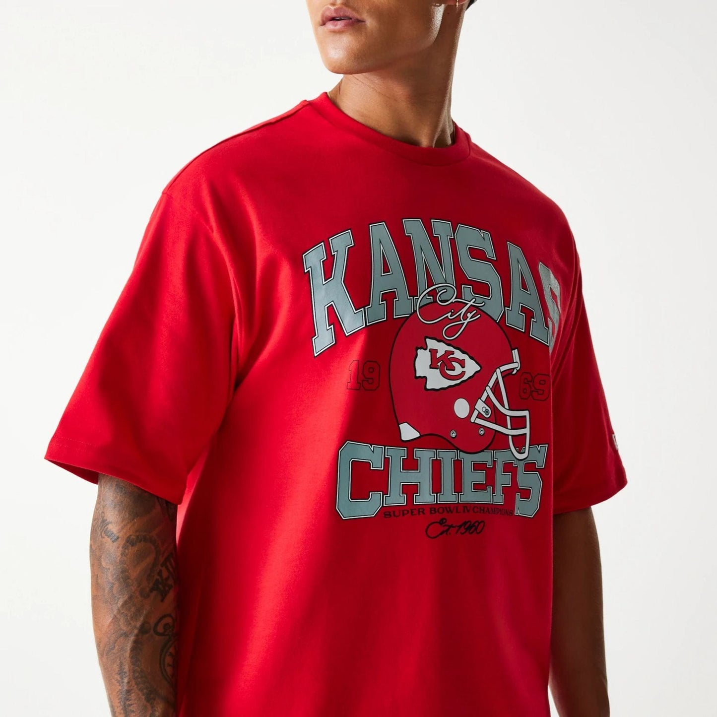 The Male model is wearing Kansas City Chiefs NFL Helmet Red Oversized T-Shirt 3