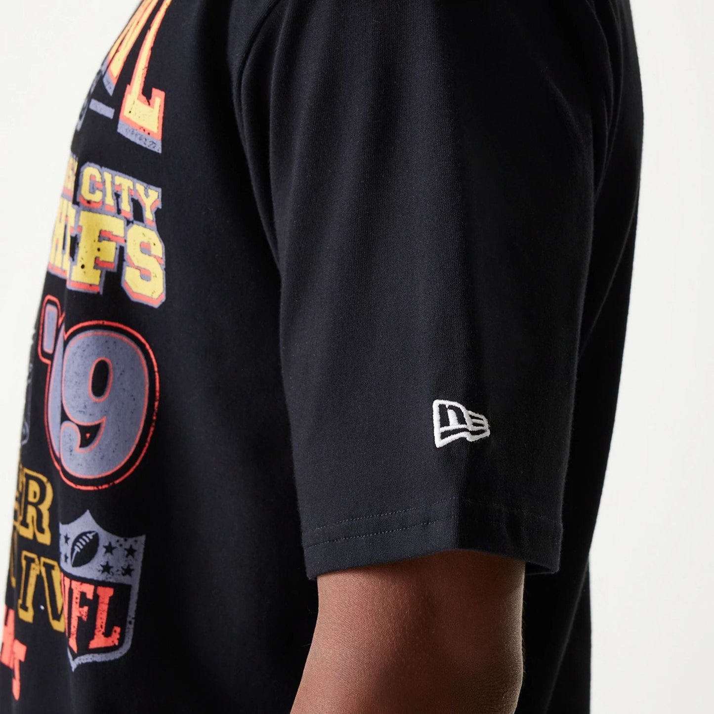 The Male model is wearing Kansas City Chiefs NFL Super Bowl Black Oversized T-Shirt 7