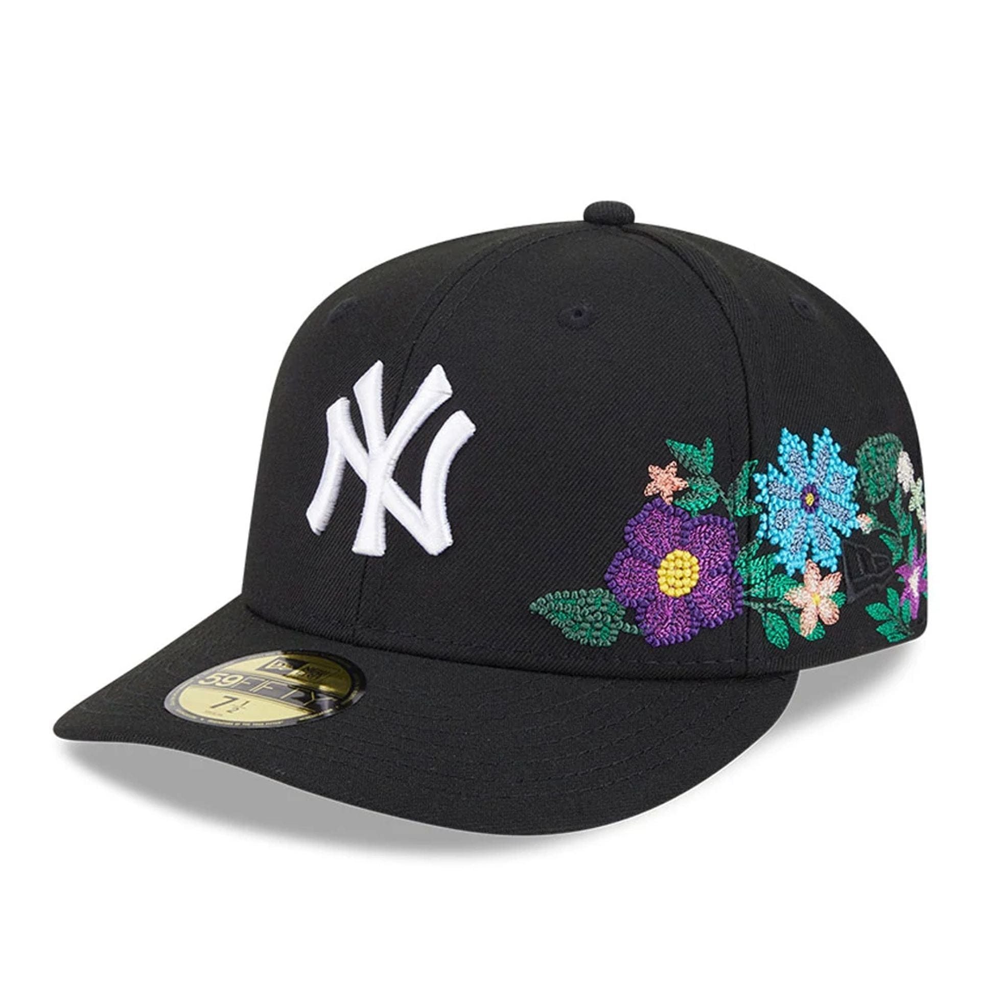 This is a New York Yankees Tonal Florals Black 59FIFTY Fitted Cap 1