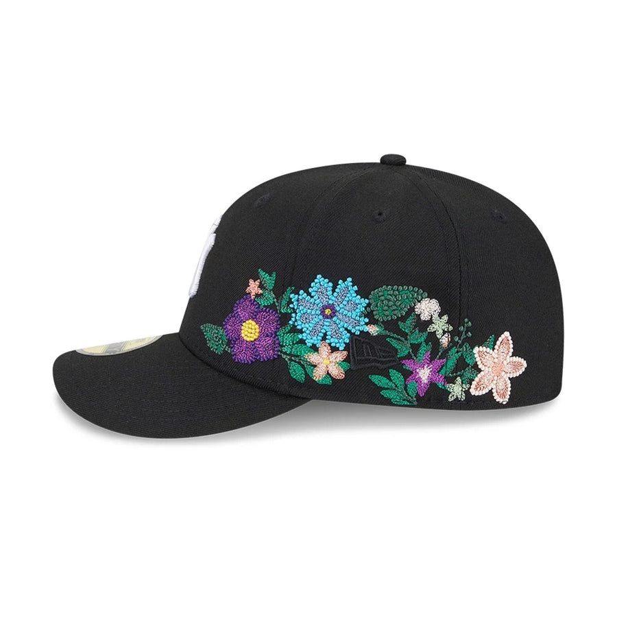 This is a New York Yankees Tonal Florals Black 59FIFTY Fitted Cap 5