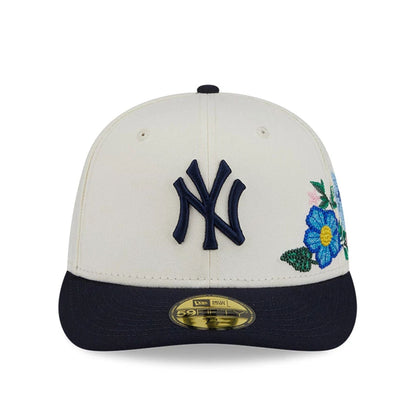 This is a New York Yankees Tonal Florals White 59FIFTY Fitted Cap 3