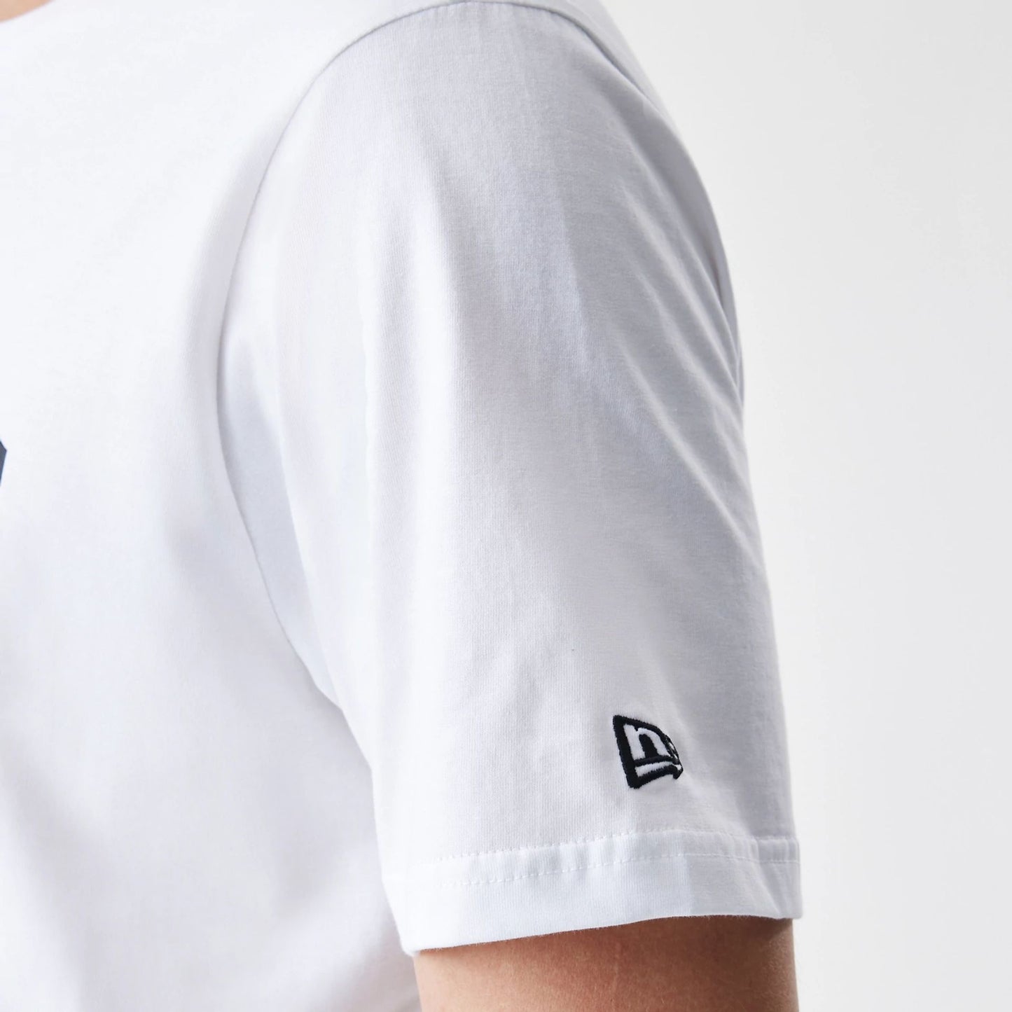 The Male model is wearing New York Yankees MLB Arch Wordmark White T-Shirt 5