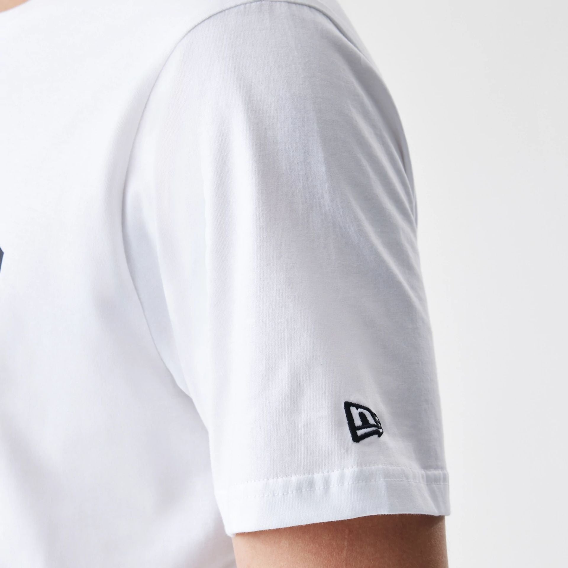 The Male model is wearing New York Yankees MLB Arch Wordmark White T-Shirt 5