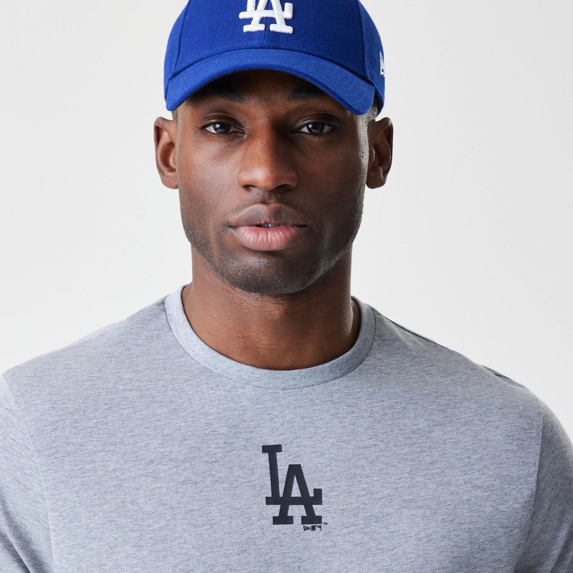 The Male model is wearing LA Dodgers MLB Logo Grey T-Shirt 4