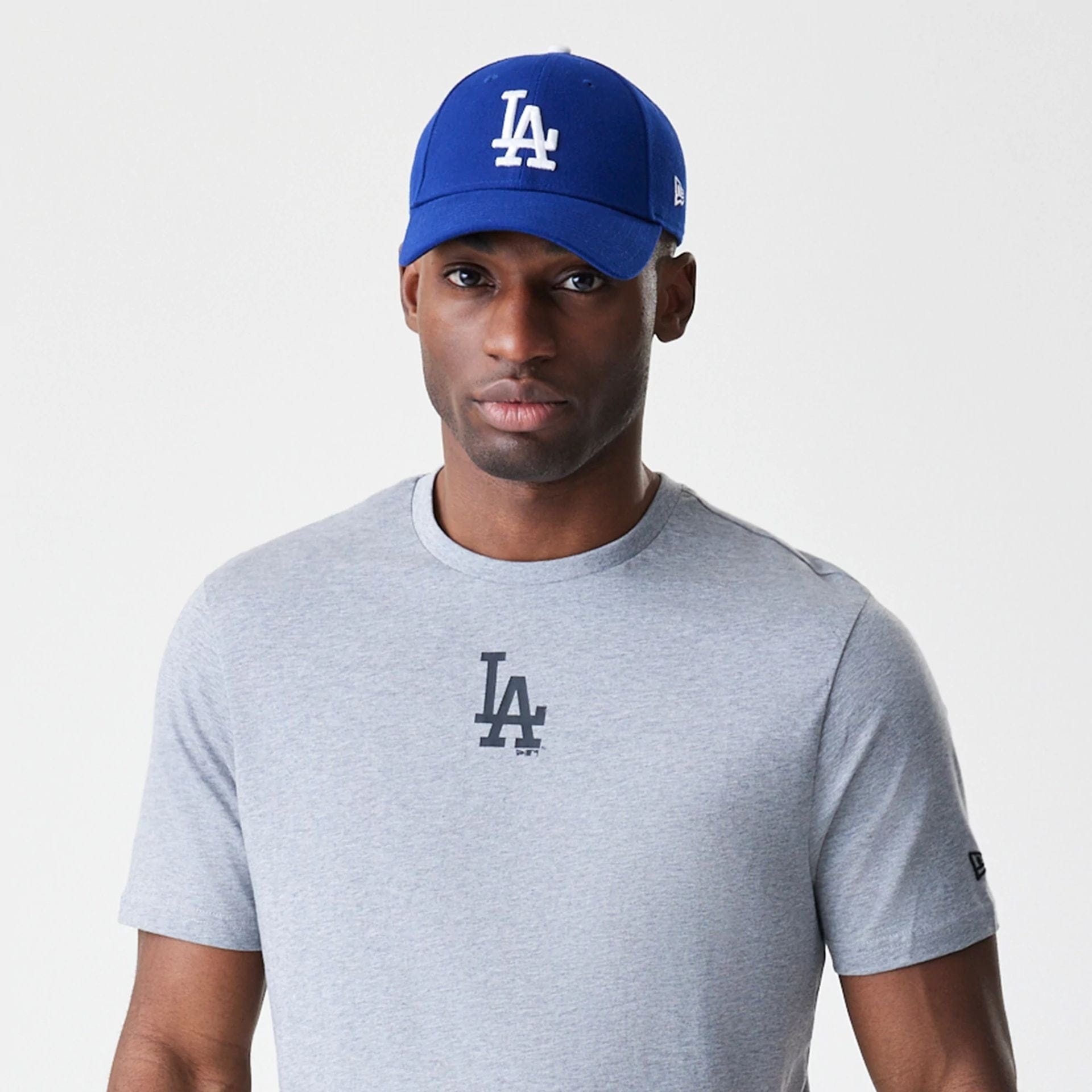 The Male model is wearing LA Dodgers MLB Logo Grey T-Shirt 6