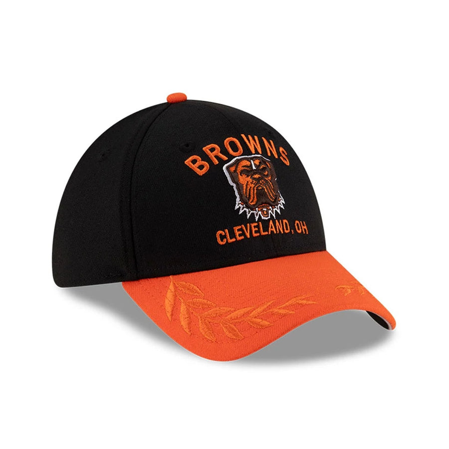 This is a Cleveland Browns NFL Draft 2025 Black 39THIRTY Stretch Fit Cap 4