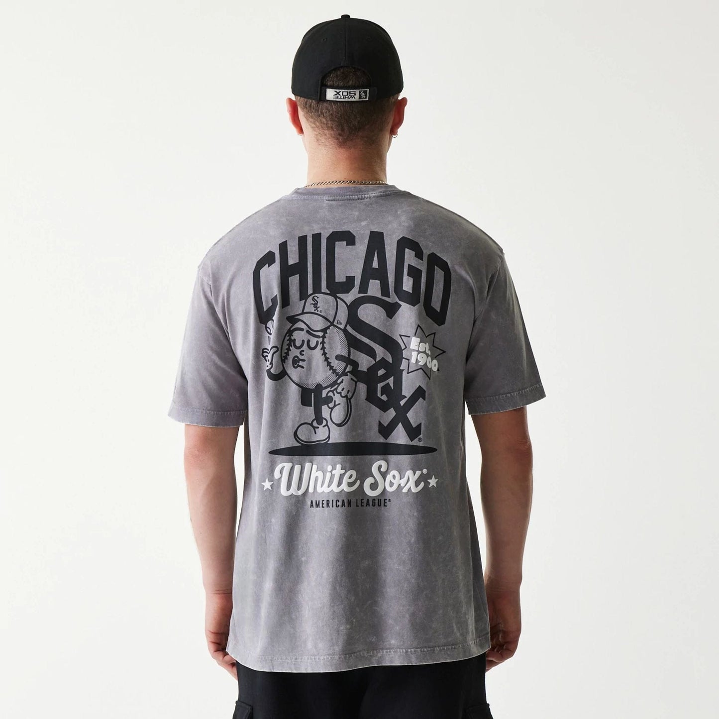 The Male model is wearing Chicago White Sox MLB Sport Classic Grey T-Shirt 2