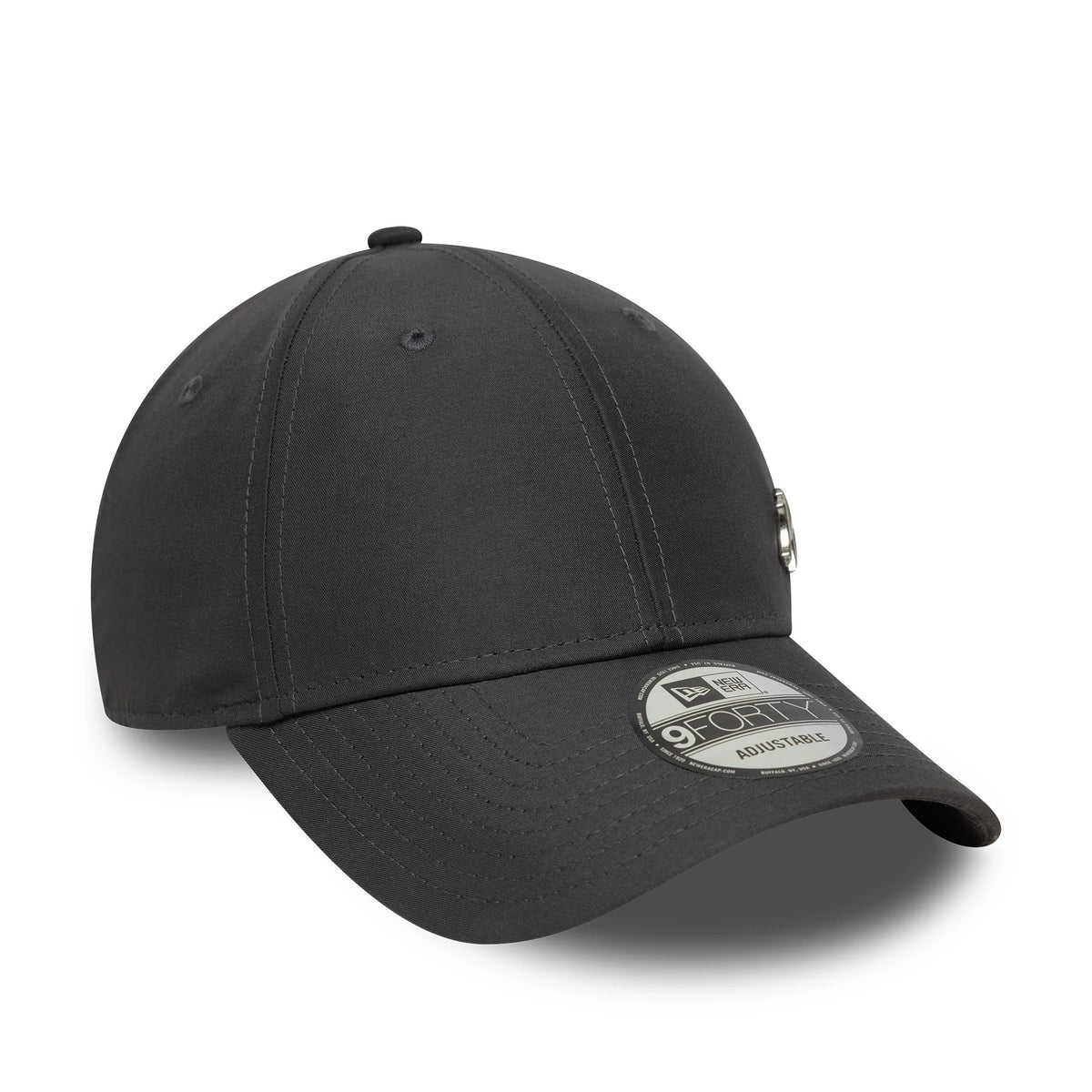 New York Yankees MLB Flawless Dark Grey New Era 9FORTY Adjustable Cap, three-quarter view showing the grey embroidered Yankees logo on the front panel, curved visor with 9FORTY size sticker and eyelet details on the structured crown.