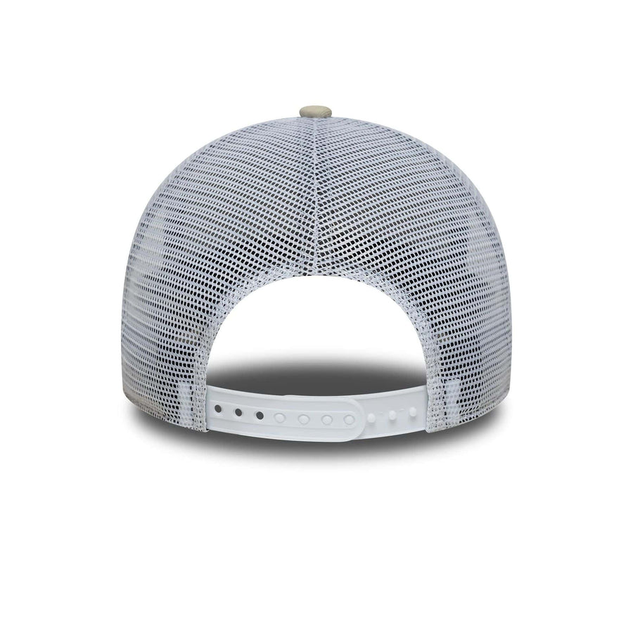 This is a New York Yankees MLB League Essential Light Beige 9FORTY E-Frame Trucker Adjustable Cap 4