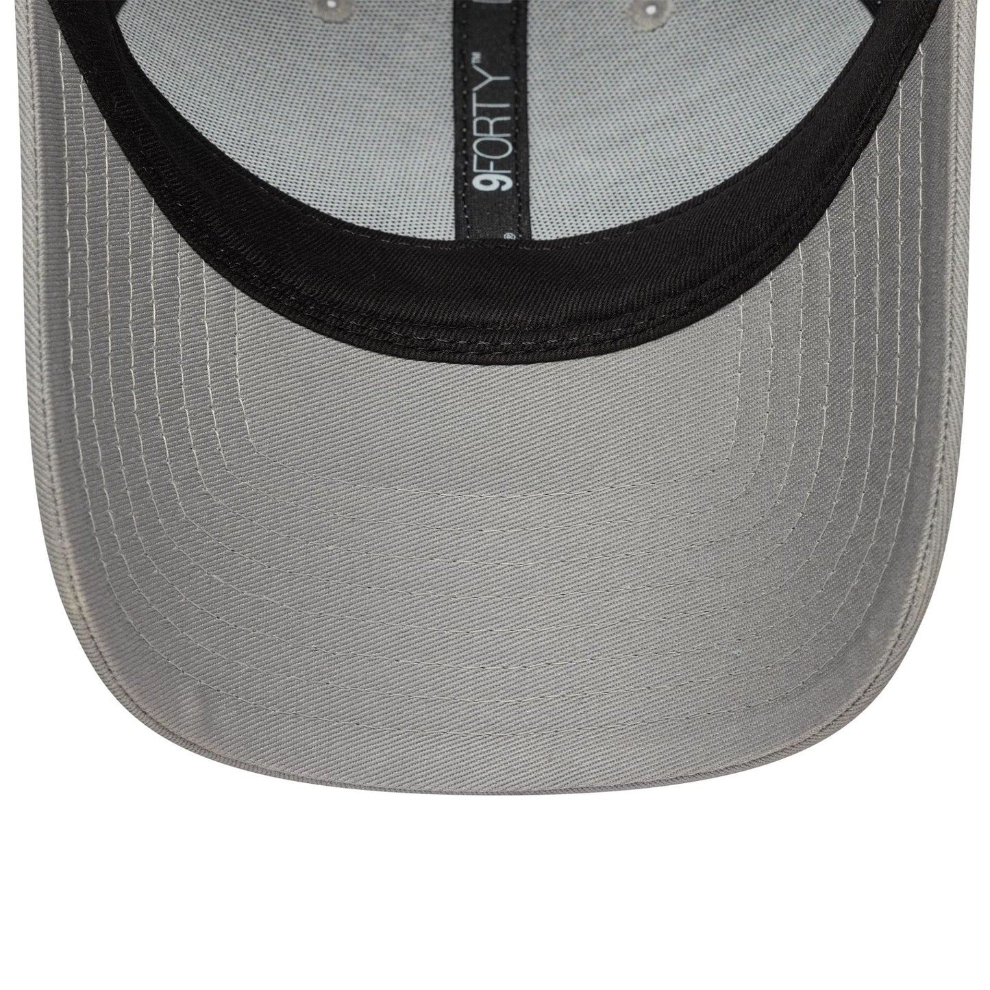 This is a New York Yankees MLB Outline Grey 9FORTY Adjustable Cap 5