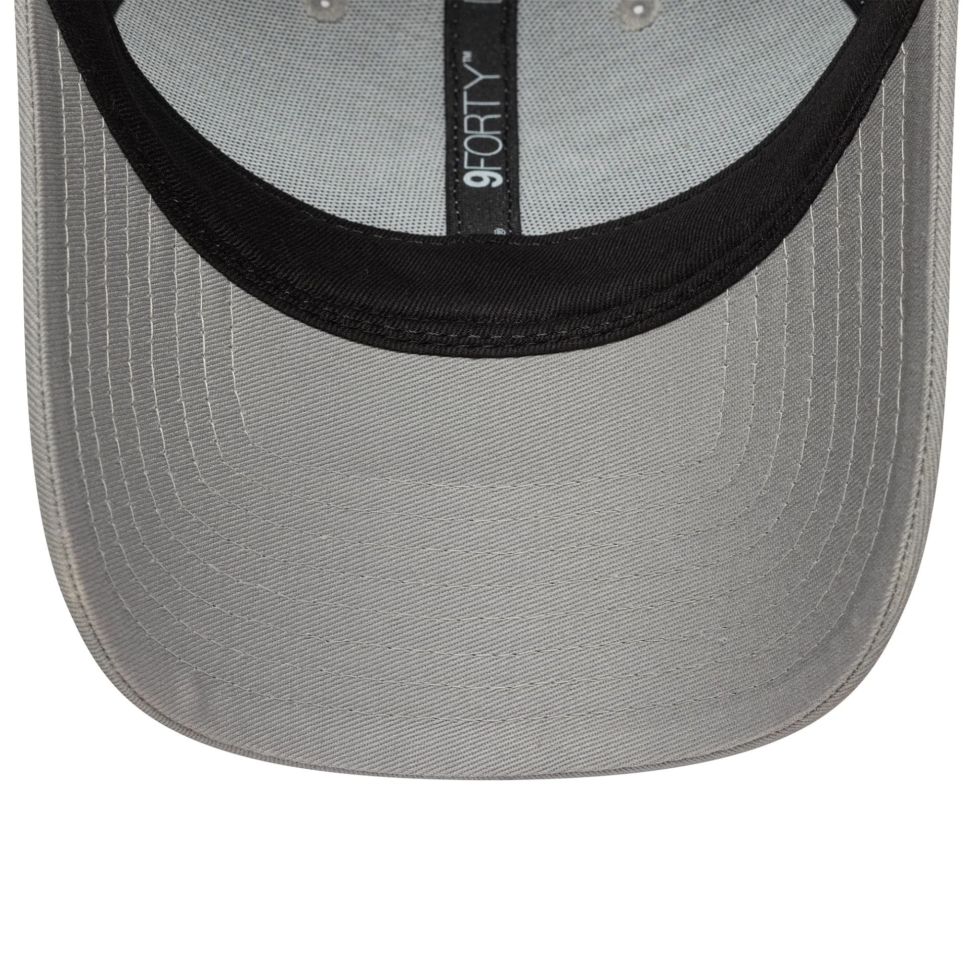 This is a New York Yankees MLB Outline Grey 9FORTY Adjustable Cap 5
