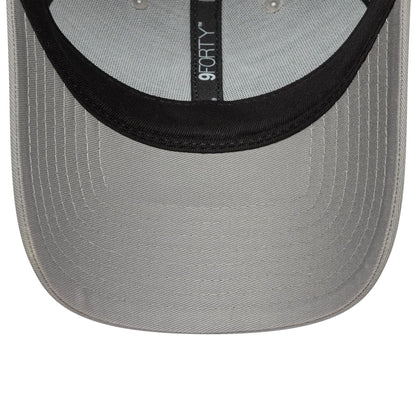 This is a New York Yankees MLB Outline Grey 9FORTY Adjustable Cap 5