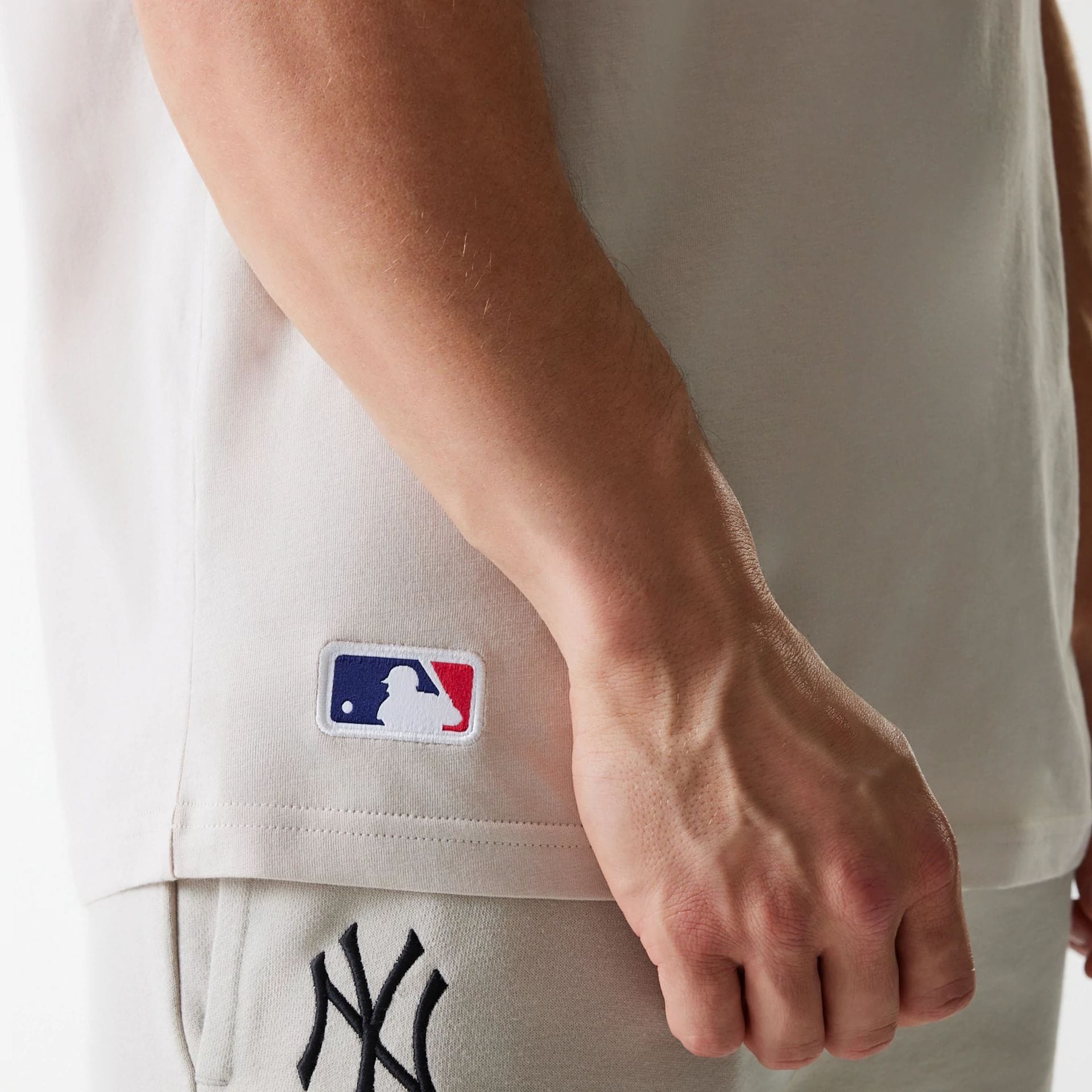 The Male model is wearing New York Yankees MLB League Essential Cream Oversized T-Shirt 6