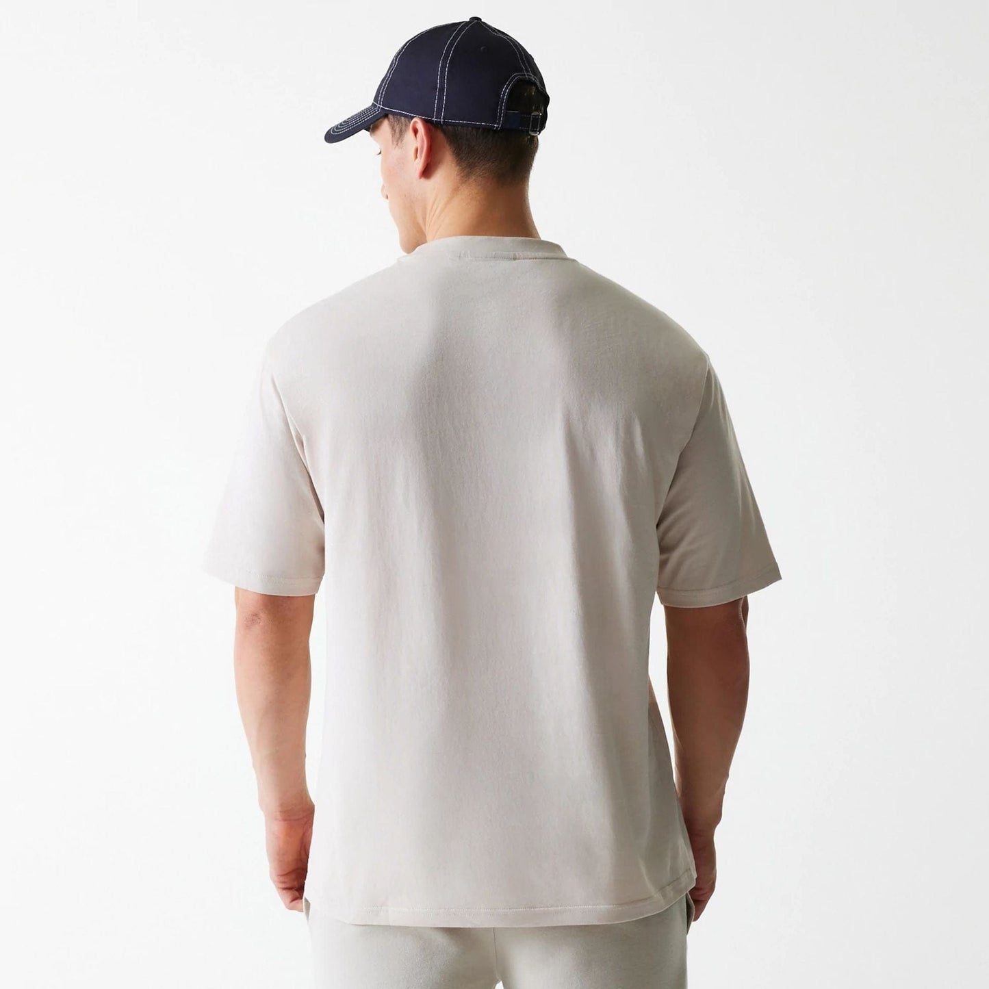 The Male model is wearing New York Yankees MLB League Essential Cream Oversized T-Shirt 2
