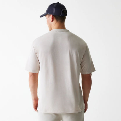 The Male model is wearing New York Yankees MLB League Essential Cream Oversized T-Shirt 2