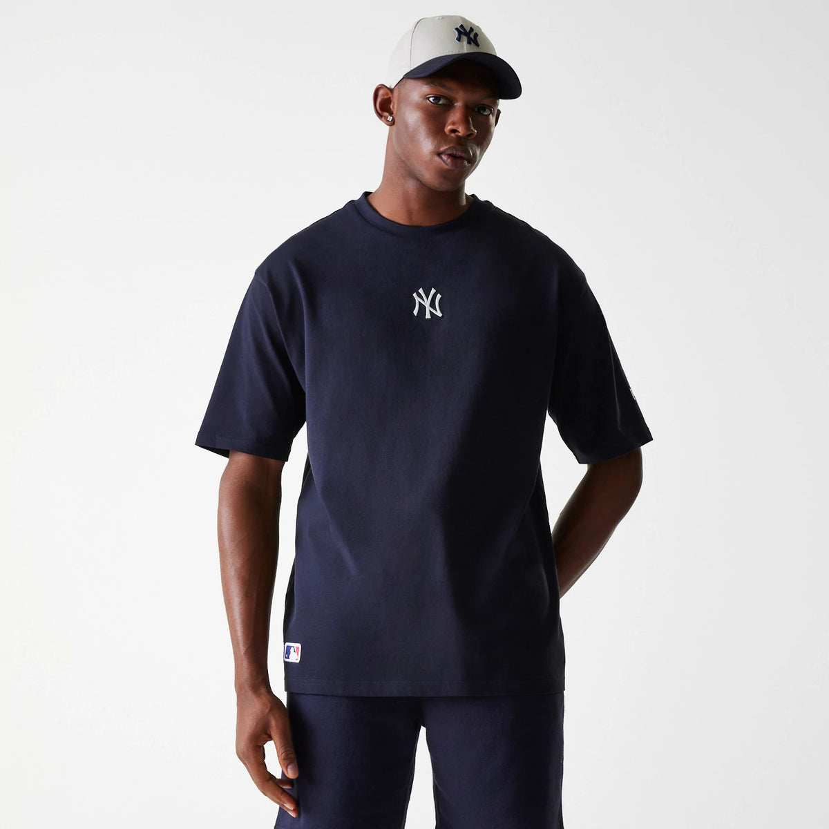 The Male model is wearing New York Yankees MLB League Essential Navy Oversized T-Shirt 1