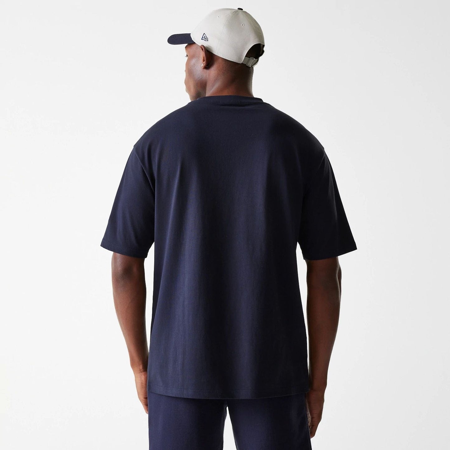 The Male model is wearing New York Yankees MLB League Essential Navy Oversized T-Shirt 2