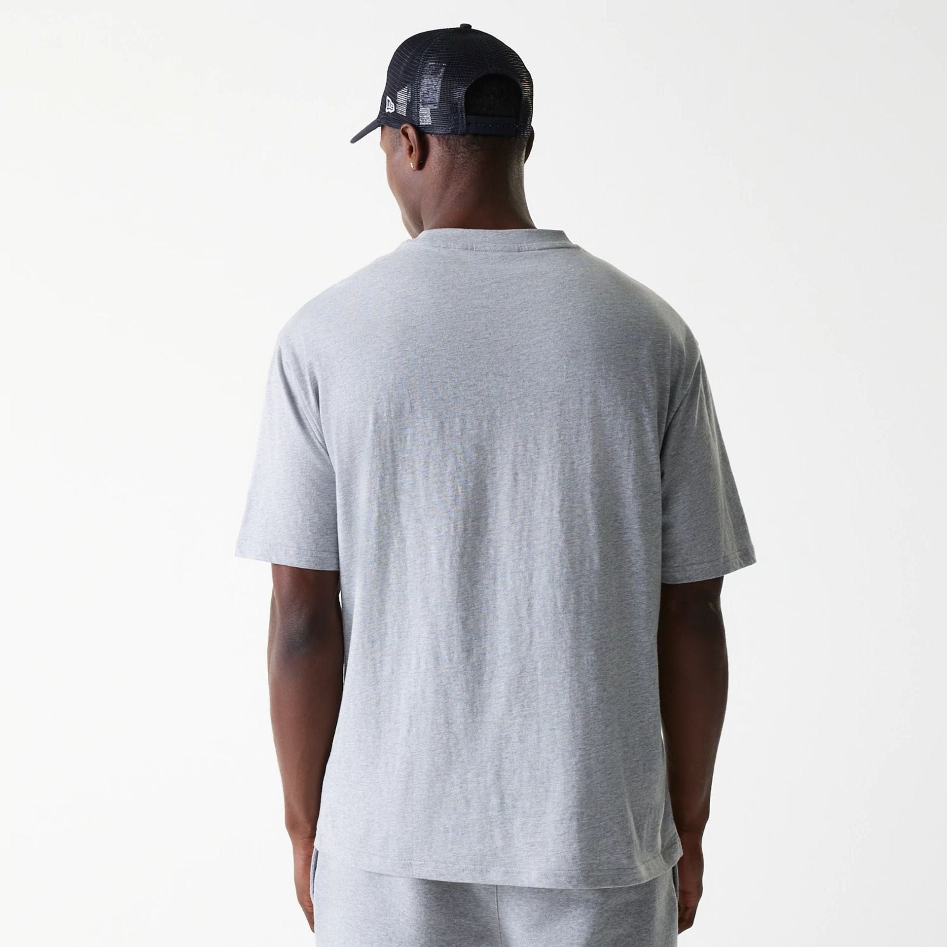 The Male model is wearing New York Yankees MLB League Essential Grey Oversized T-Shirt 2