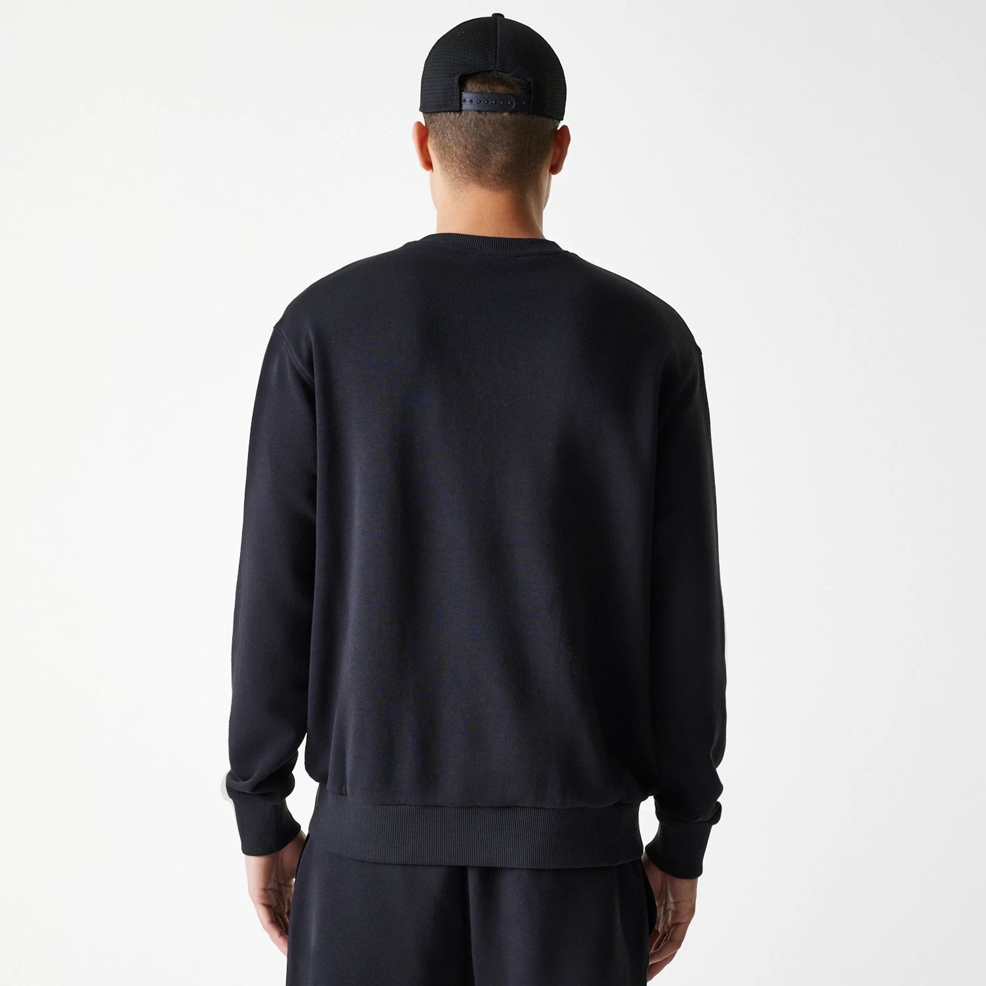 The Male model is wearing New York Yankees MLB League Essential Black Crew Neck Sweater 2