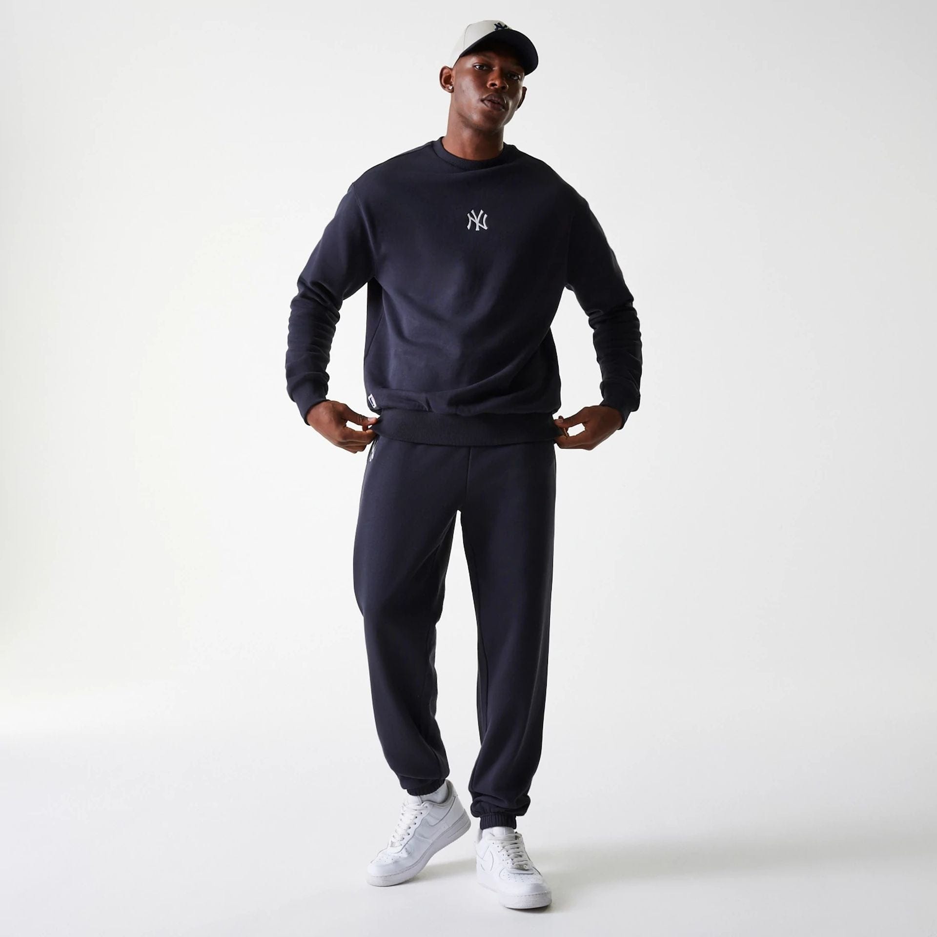 The Male model is wearing New York Yankees MLB League Essential Midi Navy Oversized Crew Neck Sweater 7