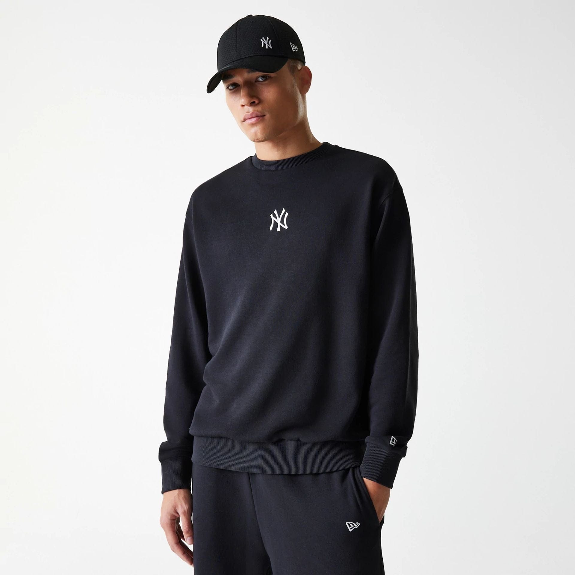 The Male model is wearing New York Yankees MLB League Essential Midi Black Oversized Crew Neck Sweater 4