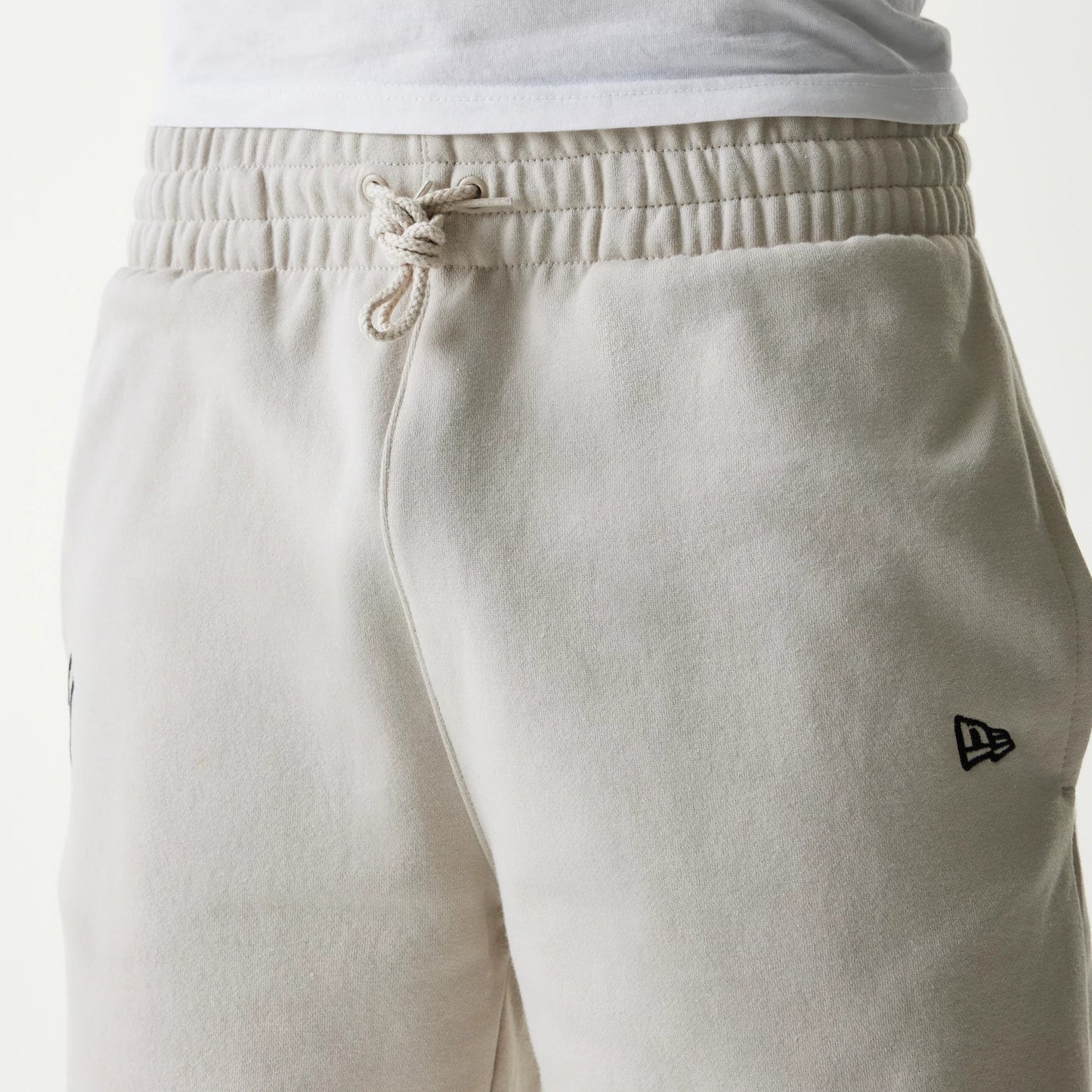 The Male model is wearing New York Yankees MLB League Essential Midi Cream Shorts 3