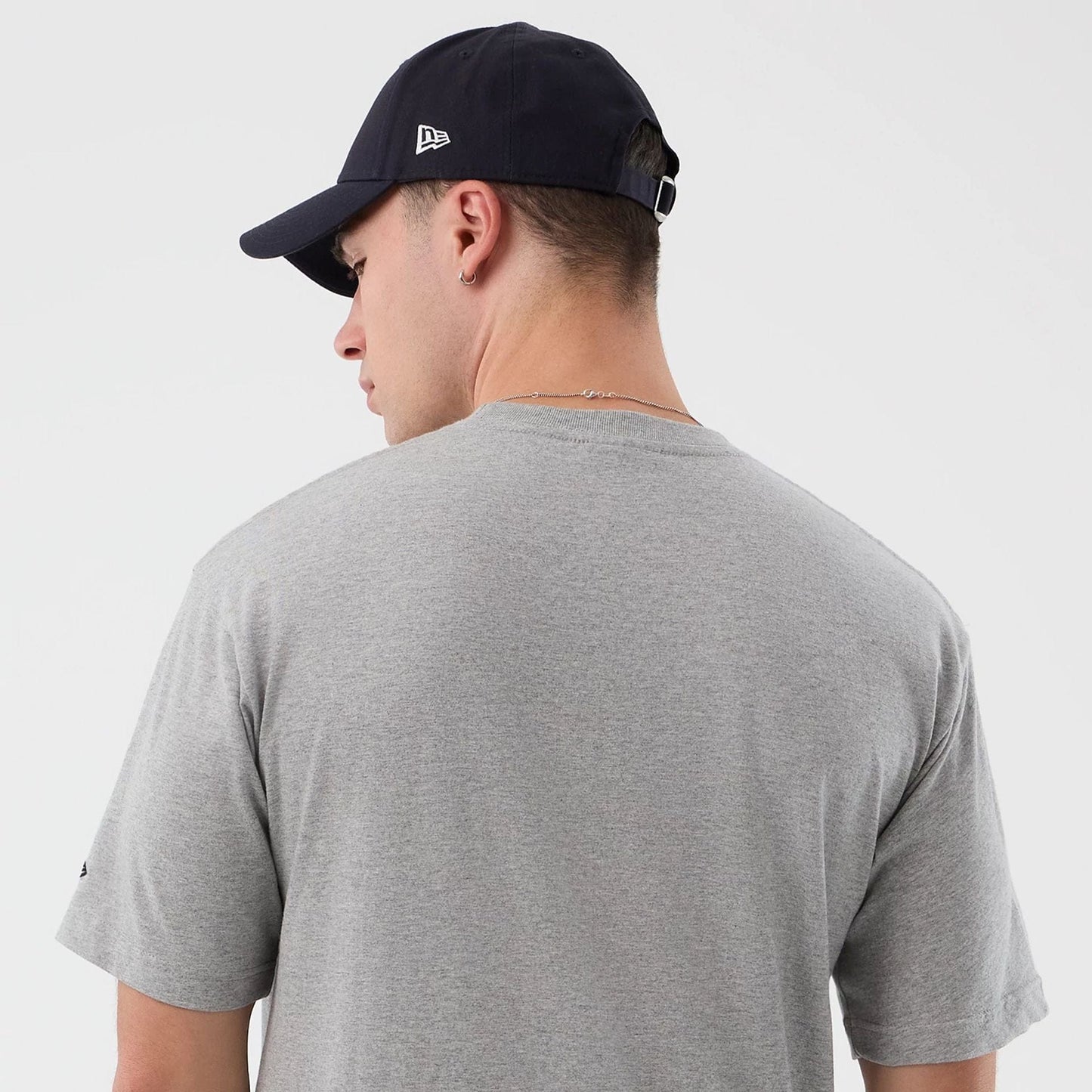 The Male model is wearing Boston Bruins NHL Sport Classic Grey T-Shirt 5