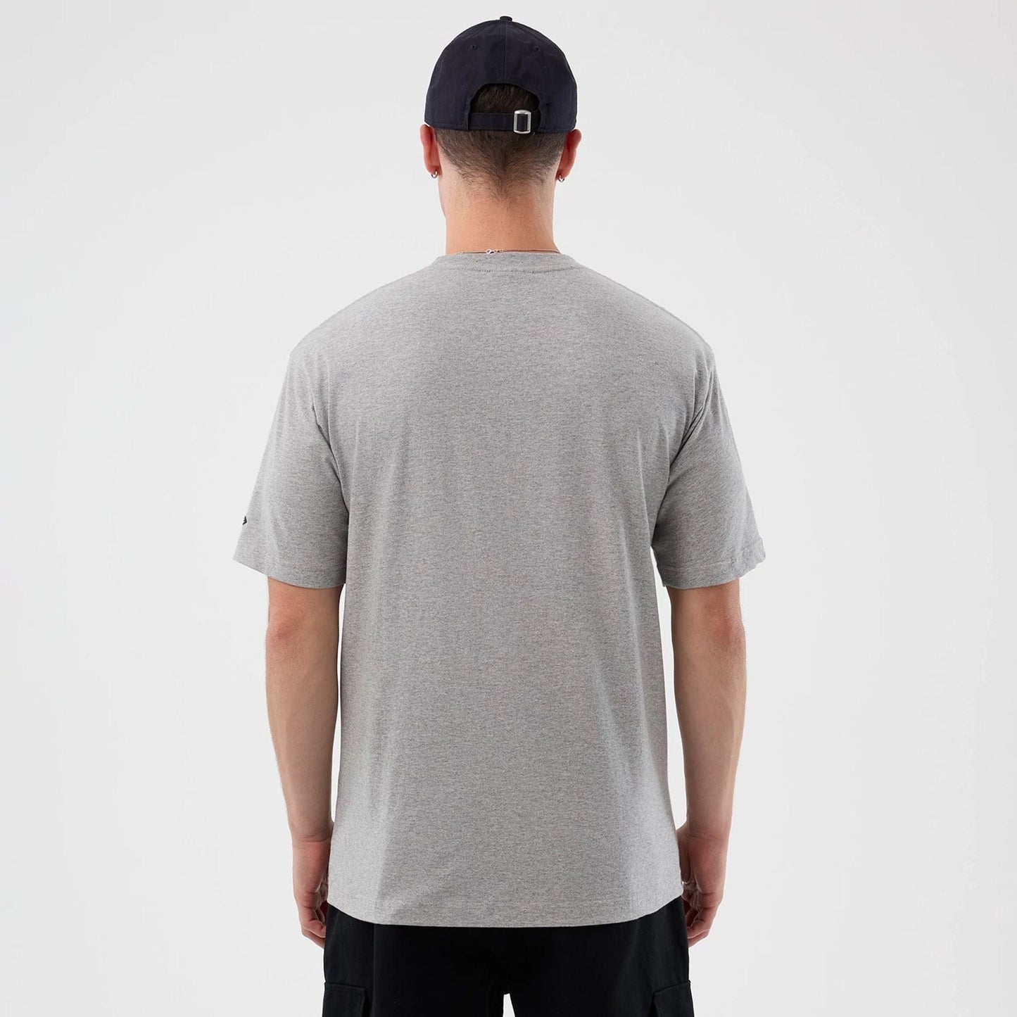 The Male model is wearing Boston Bruins NHL Sport Classic Grey T-Shirt 2