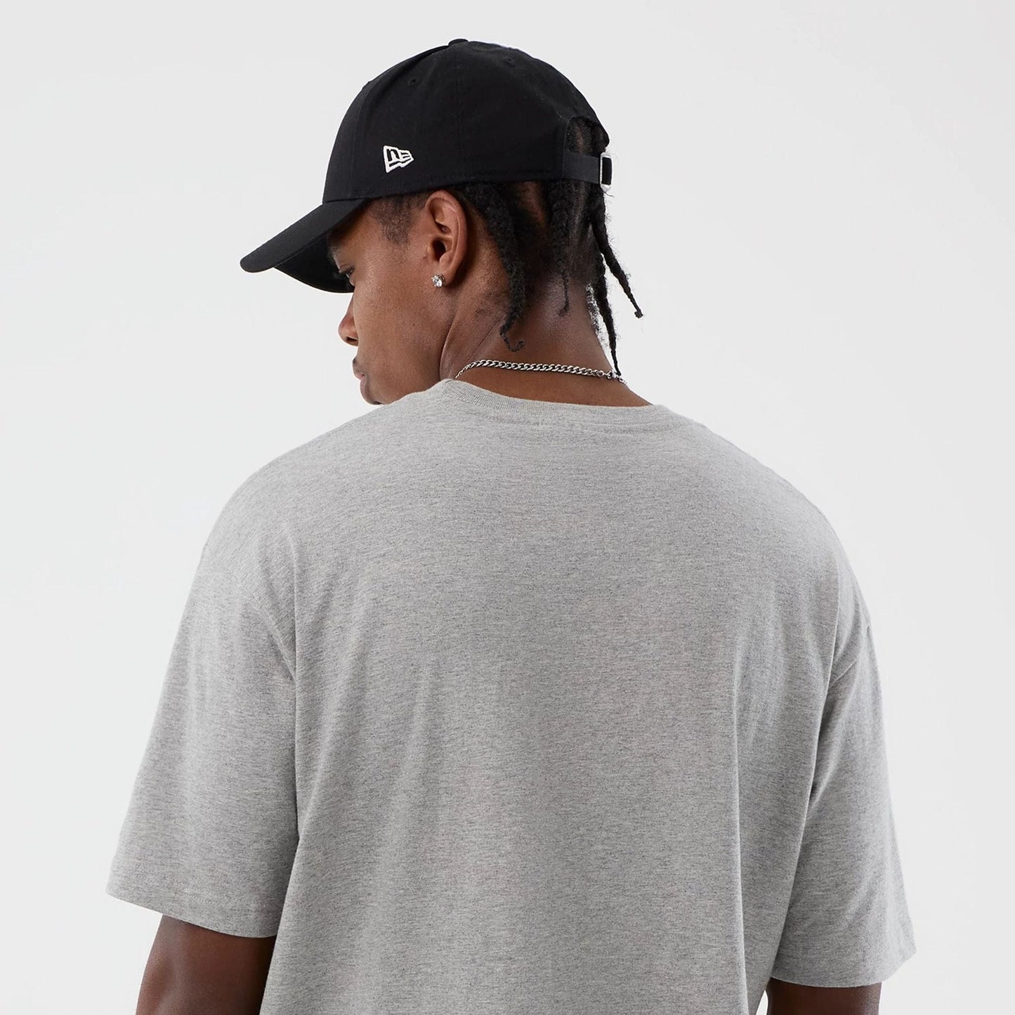 The Male model is wearing Chicago Blackhawks NHL Sport Classic Grey T-Shirt 5