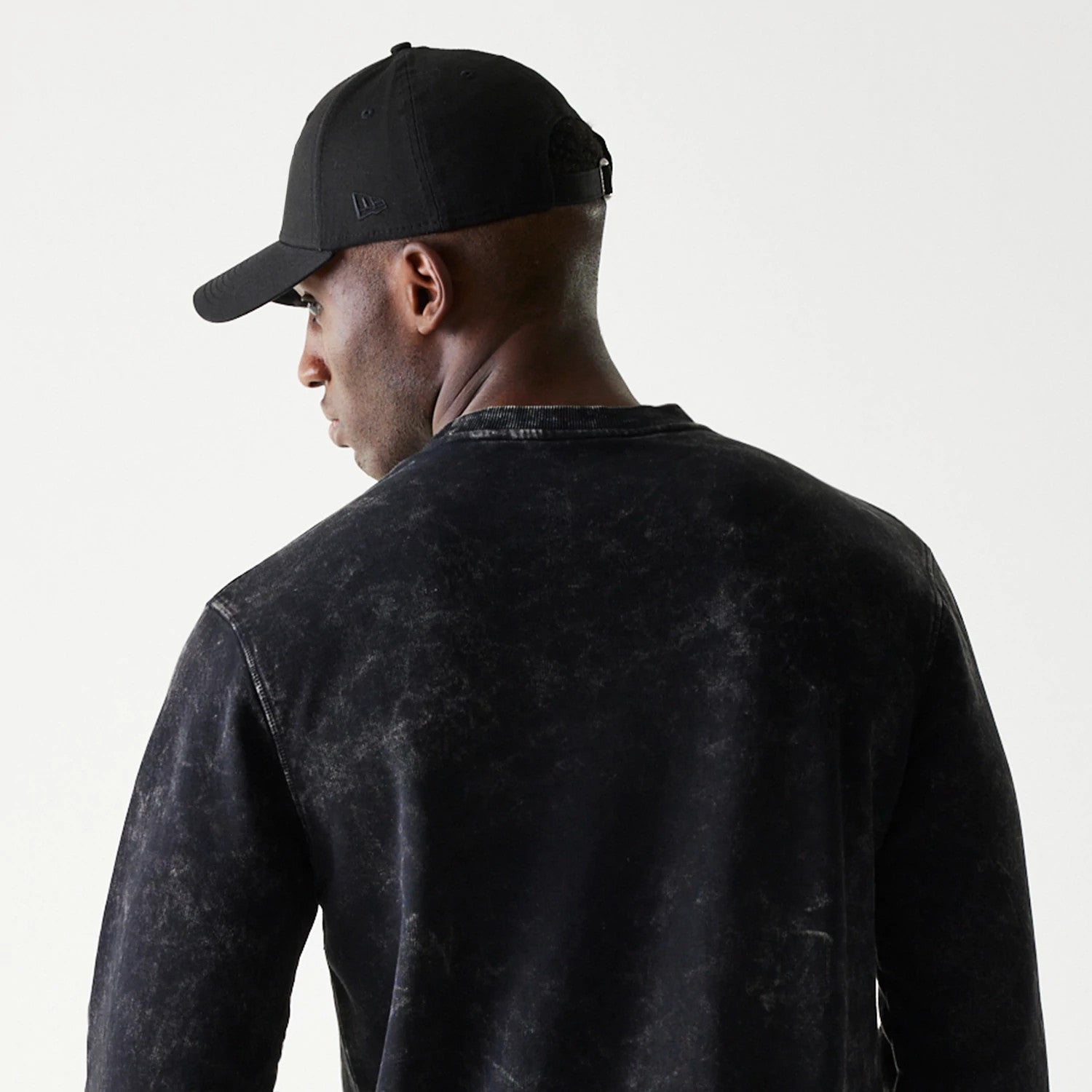 The Male model is wearing Las Vegas Raiders NFL Throwback Black Crew Neck Sweater 5