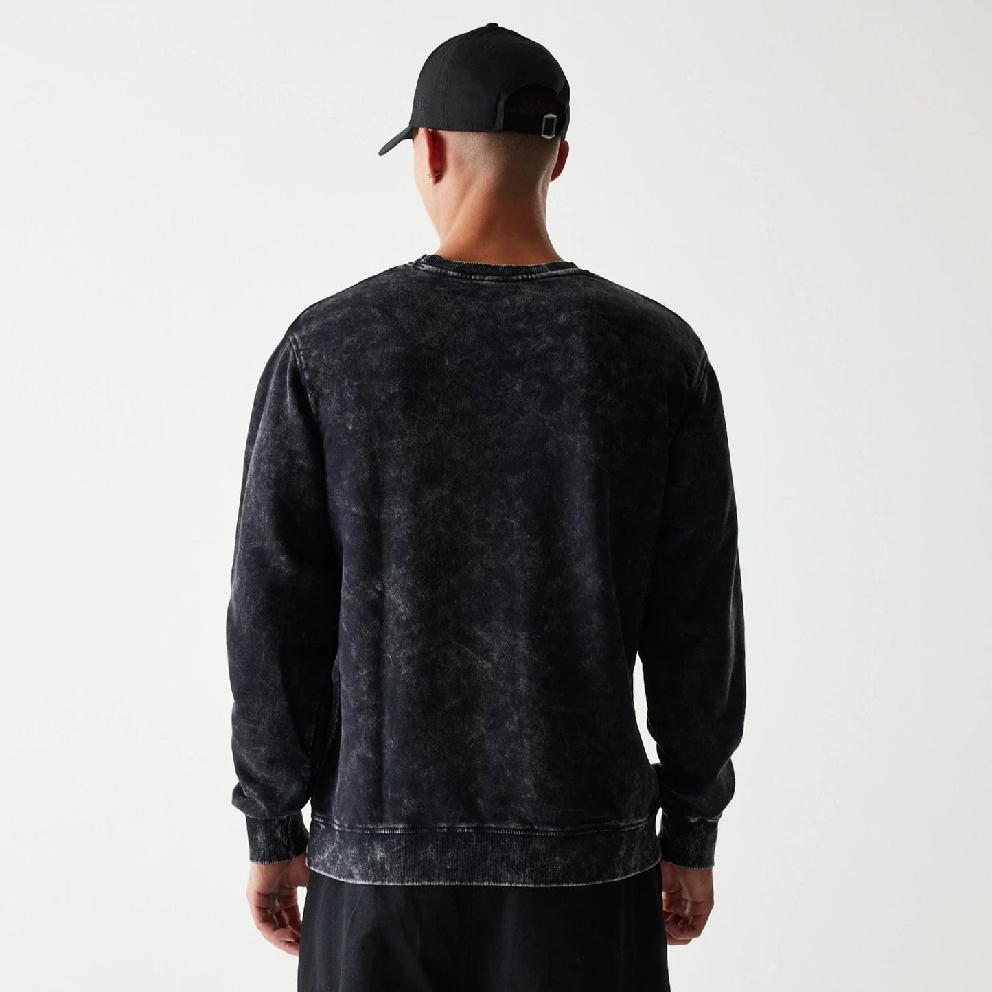 The Male model is wearing LA Kings NHL Throwback Black Crew Neck Sweater 2