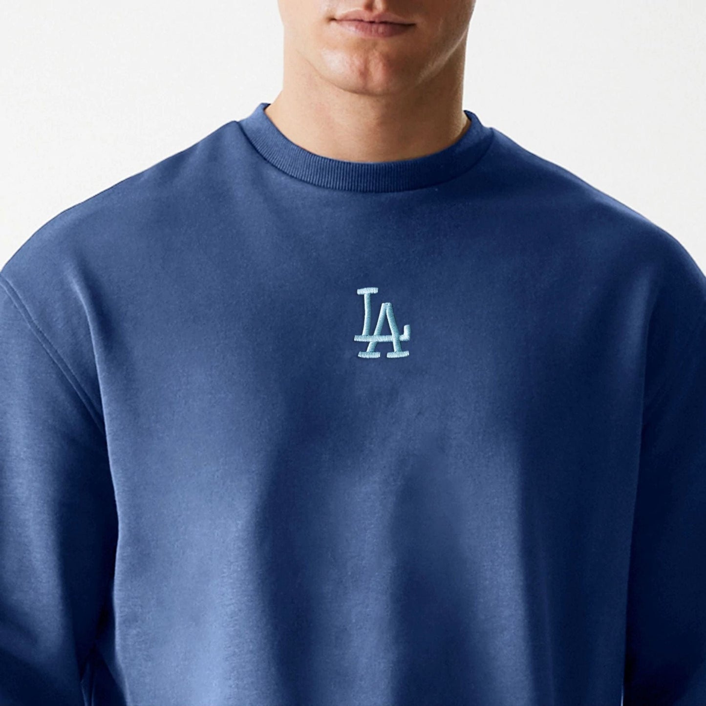 The Male model is wearing LA Dodgers MLB Midi League Essential Dark Blue Oversized Crew Neck Sweater 3