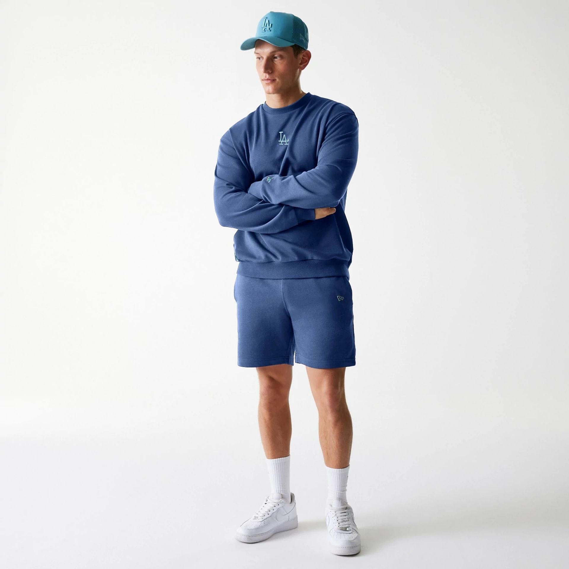 The Male model is wearing LA Dodgers MLB Midi League Essential Dark Blue Oversized Crew Neck Sweater 8