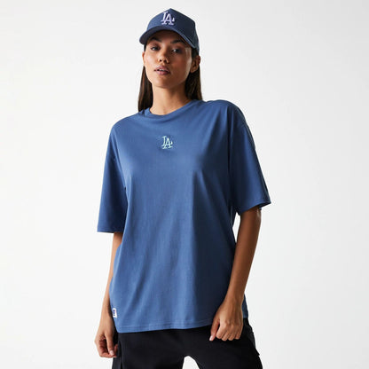 The Male model is wearing LA Dodgers MLB Midi League Essential Dark Blue Oversized T-Shirt 4