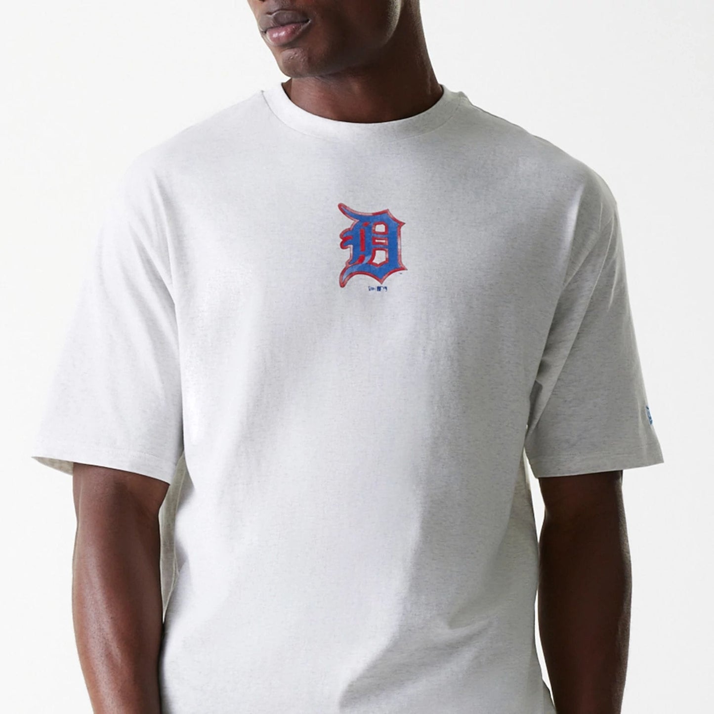 The Male model is wearing Detroit Tigers MLB World Series Pastel Grey Oversized T-Shirt 3