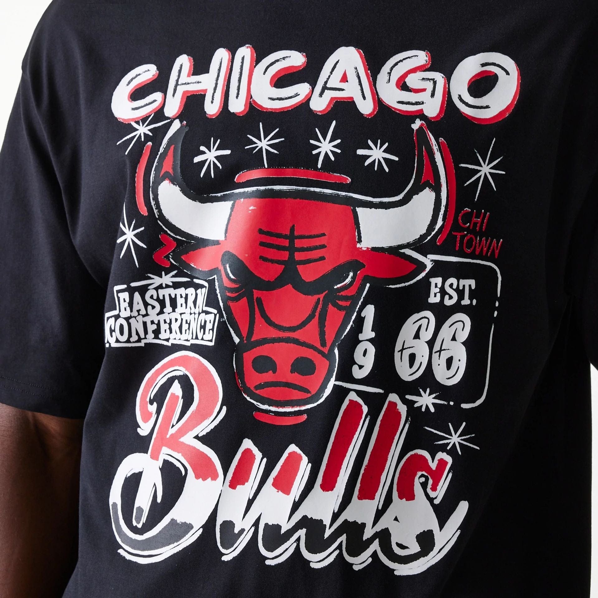 The Male model is wearing Chicago Bulls NBA Graphic Black Oversized T-Shirt 6