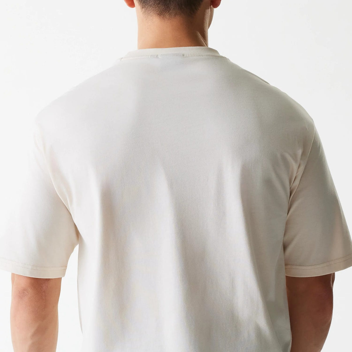 The Male model is wearing LA Lakers NBA Graphic Light Beige Oversized T-Shirt 7