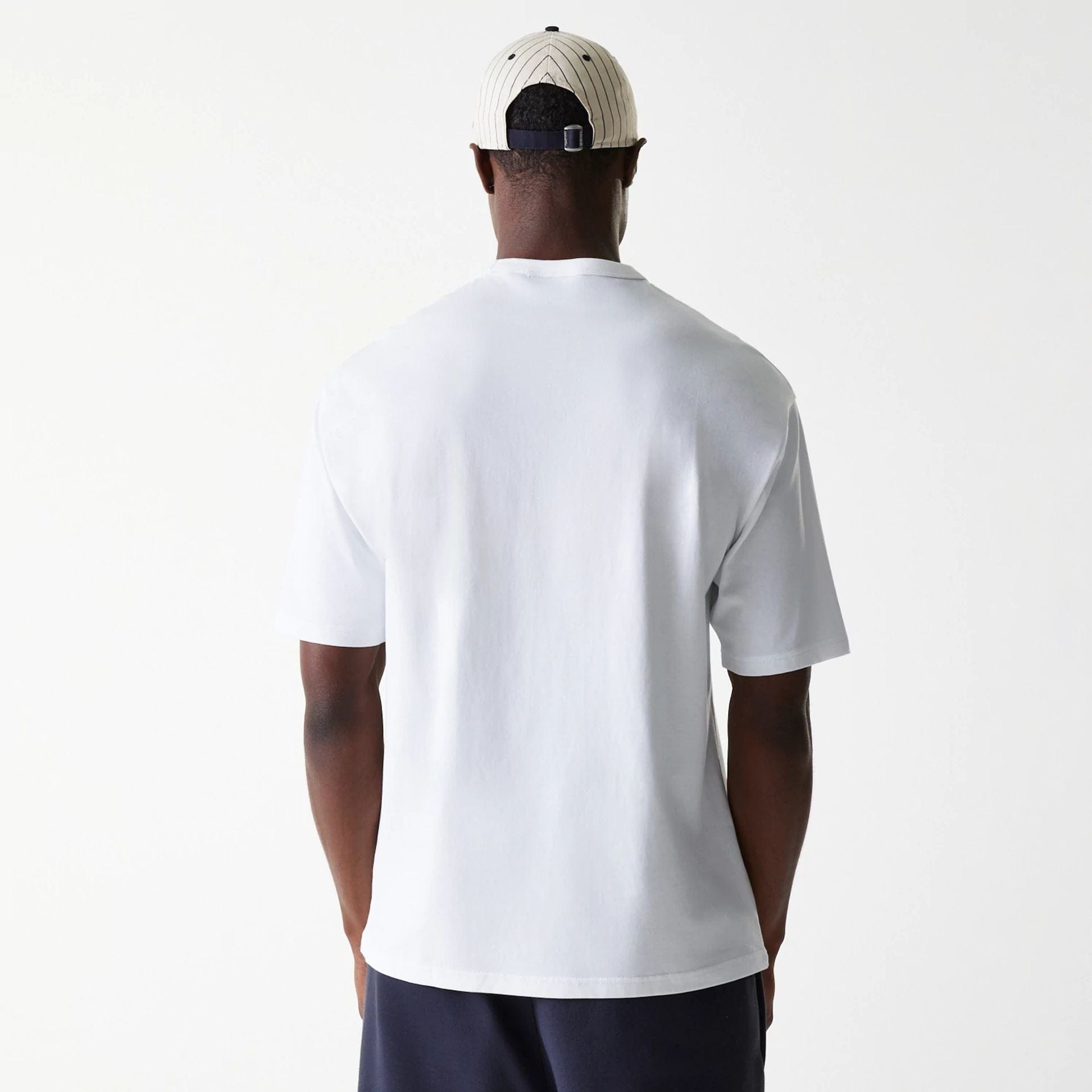 The Male model is wearing New York Yankees MLB Heritage White Oversized T-Shirt 2
