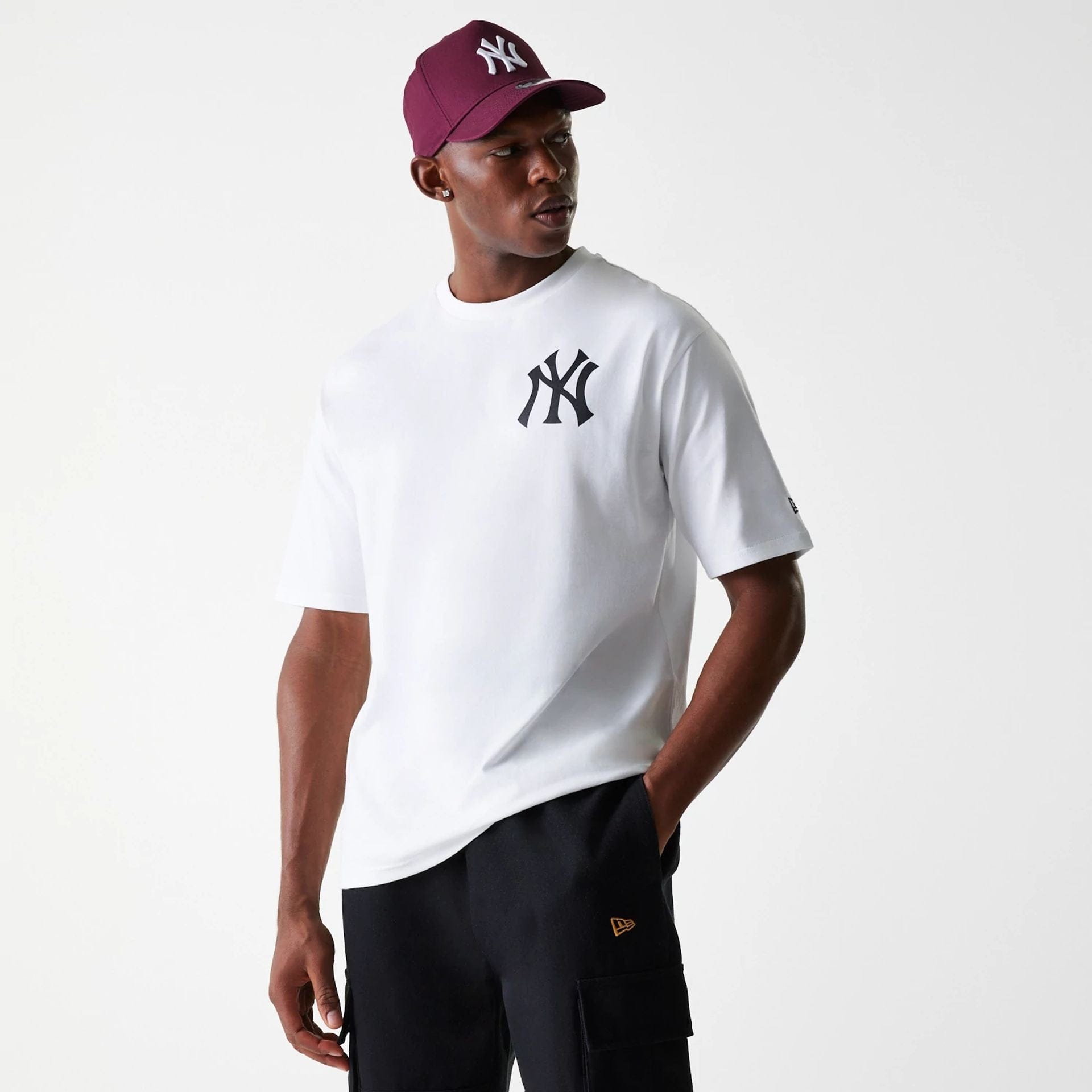 The Male model is wearing New York Yankees MLB Baseball Graphic White Oversized T-Shirt 3