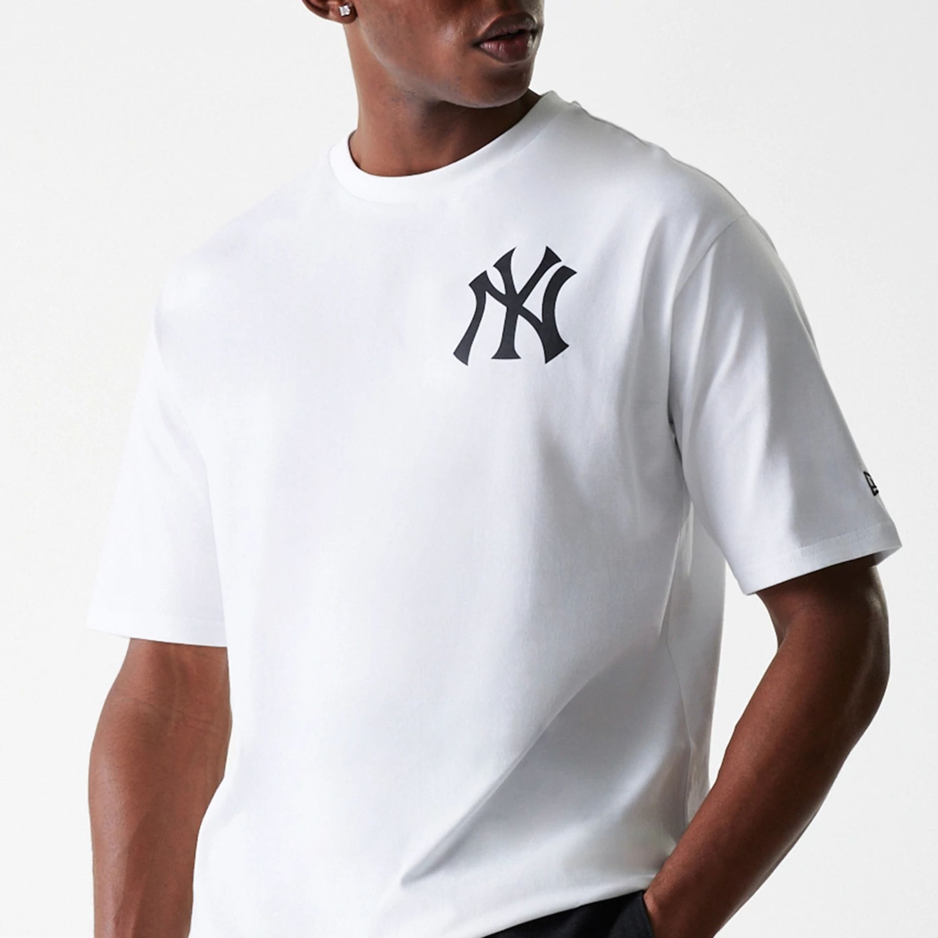 The Male model is wearing New York Yankees MLB Baseball Graphic White Oversized T-Shirt 7