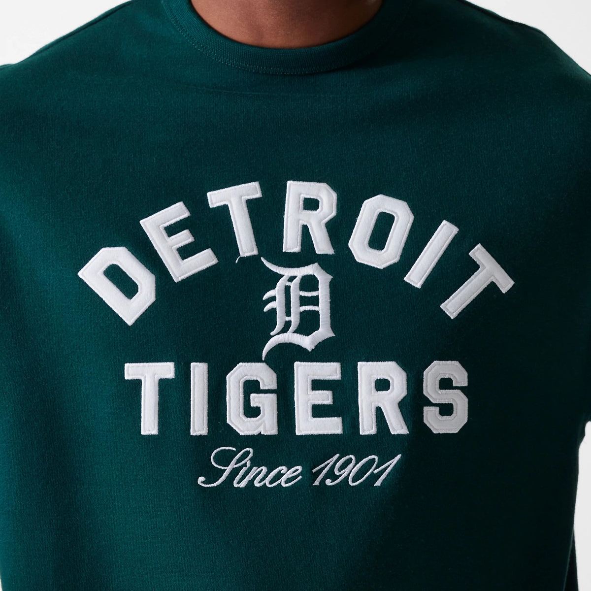 The Male model is wearing Detroit Tigers MLB Heritage Dark Green Oversized Crew Neck Sweater 6