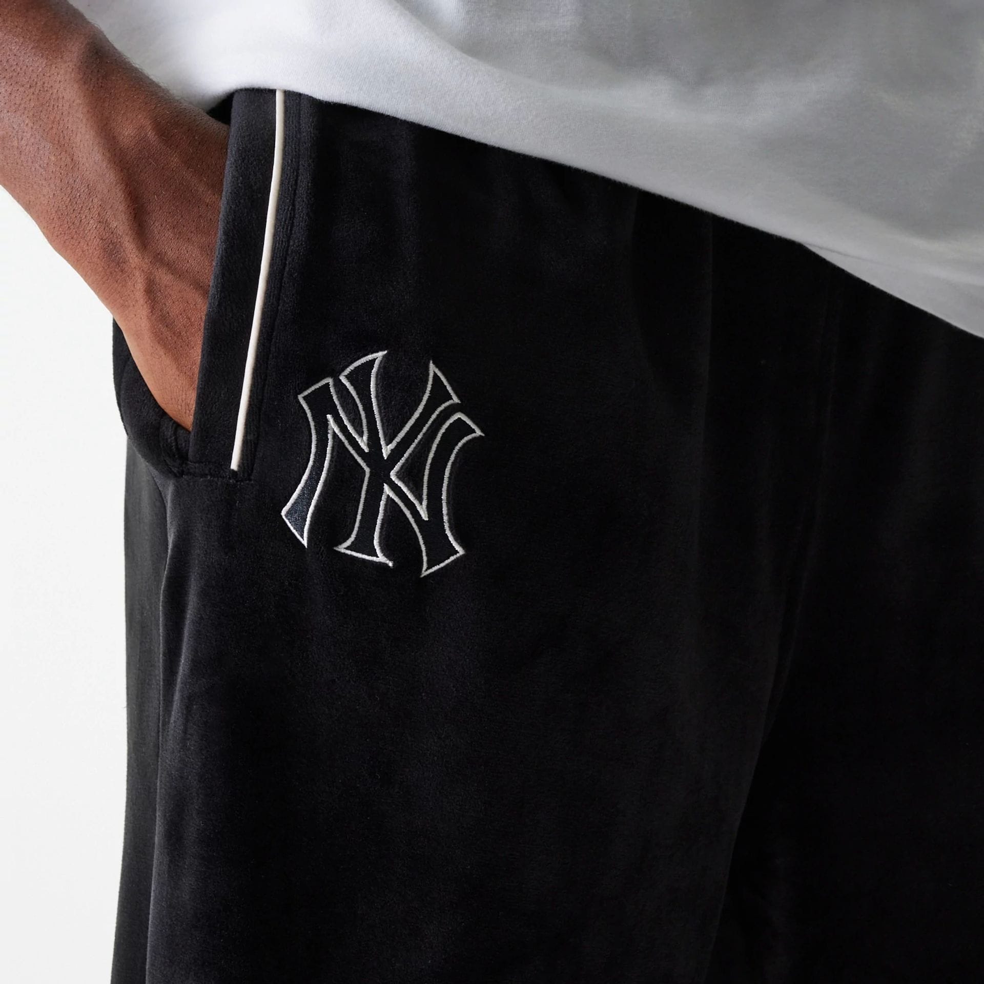 MLB Velour New York Yankees Black Track Pants | NEC UK